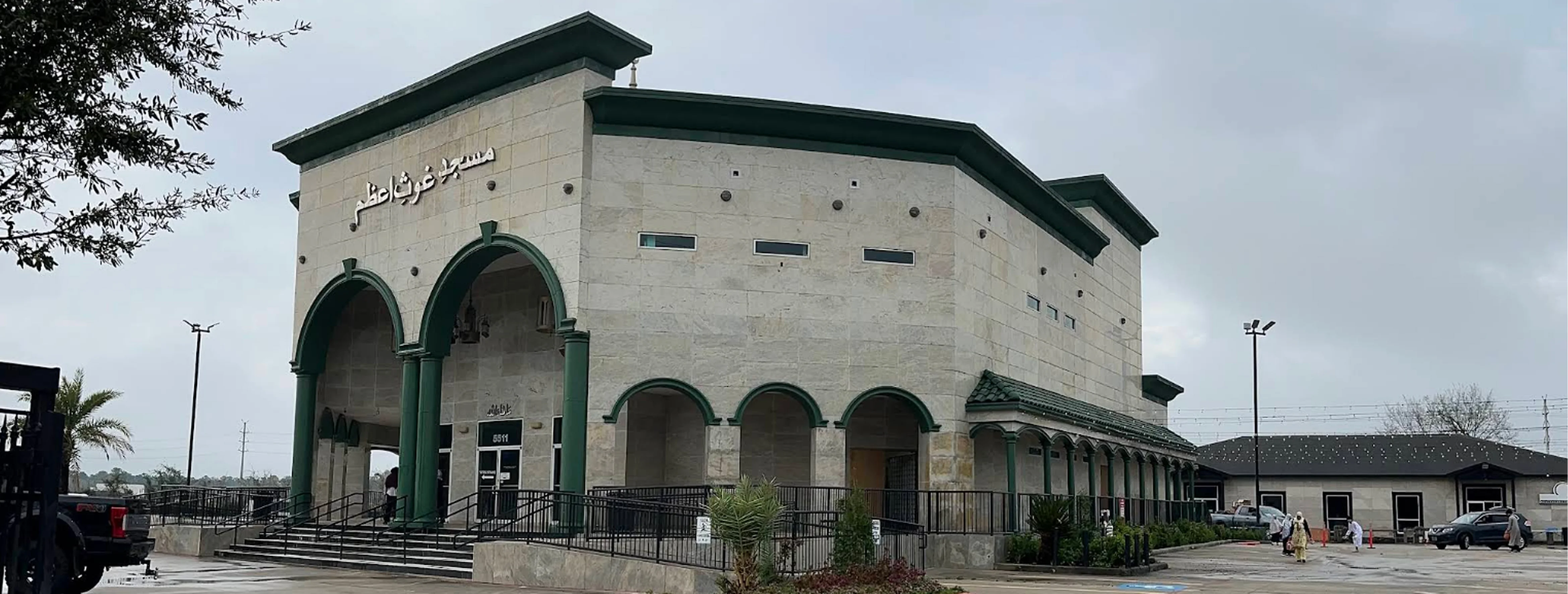 Exterior view of Masjid Ghous-E-Azam Humble building